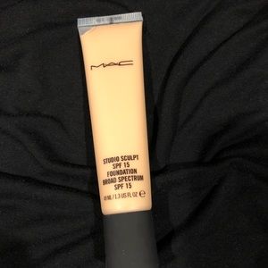 MAC Studio Sculpt Foundation - NC20